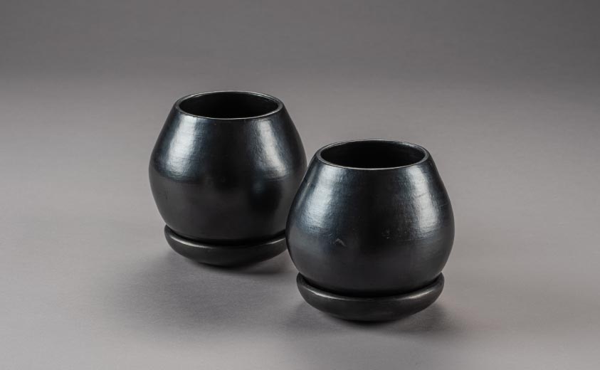 Piezas elaboradas en cerámica negra de La Chamba