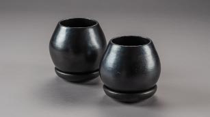 Piezas elaboradas en cerámica negra de La Chamba