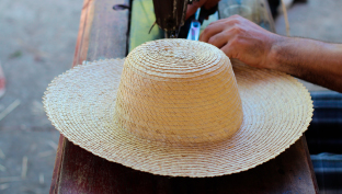 Sombrero elaborado en palma sará