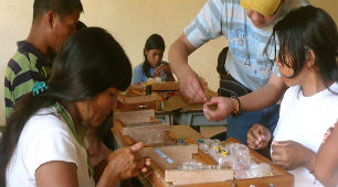 <p>El Programa de de Atenci&oacute;n a Desplazados apoya otros 400 artesanos</p>