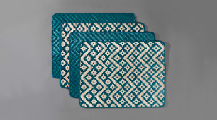 Set de individuales tejidos en paja tetera color azul y crudo, por artesanas del taller Manos Creativas