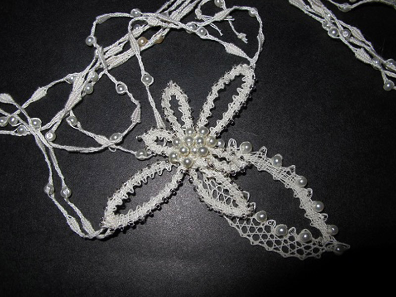 Collar diadema especial para novias en blanco roto con perlas
