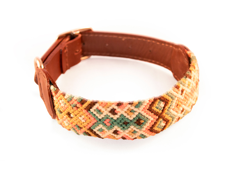 Collares artesanales, con diseños únicos hechos por nuestros artesanos Wayuu, según su inspiración. Hecho a mano.

Diferentes tallas para perros de todas las razas.  (S, M, L y XL).