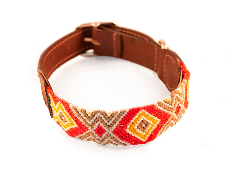 Collares artesanales, con diseños únicos hechos por nuestros artesanos Wayuu, según su inspiración. Hecho a mano.  

Diferentes tallas para perros de todas las razas.  (S, M, L y XL).