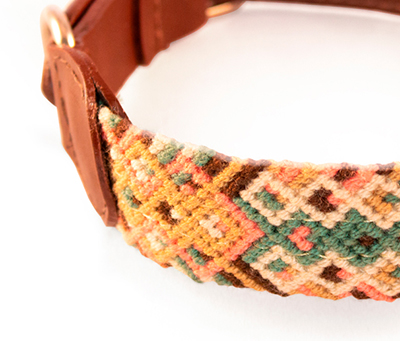 Collares artesanales, con diseños únicos hechos por nuestros artesanos Wayuu, según su inspiración. Hecho a mano.

Diferentes tallas para perros de todas las razas.  (S, M, L y XL).