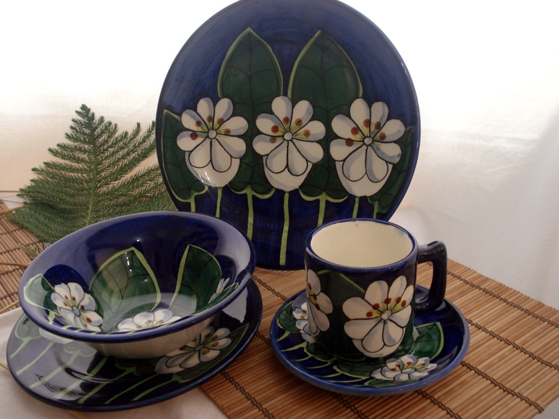 Vajillas en cerámica decoradas a mano del Carmen de Viboral, Antioquia 