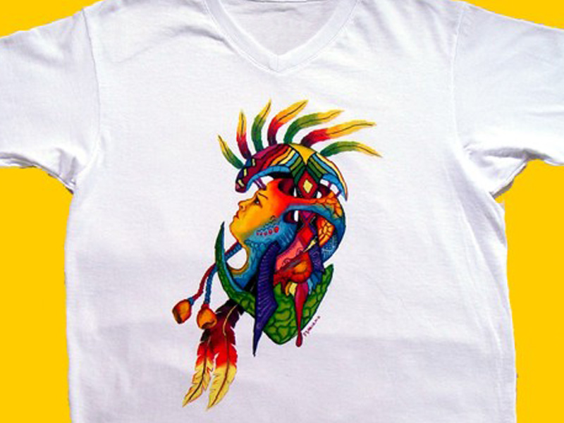 Camisetas Pintadas a mano con motivos relacionados a la identidad cultural del Pueblo Kamentsa y a visiones del ritual del Yagé