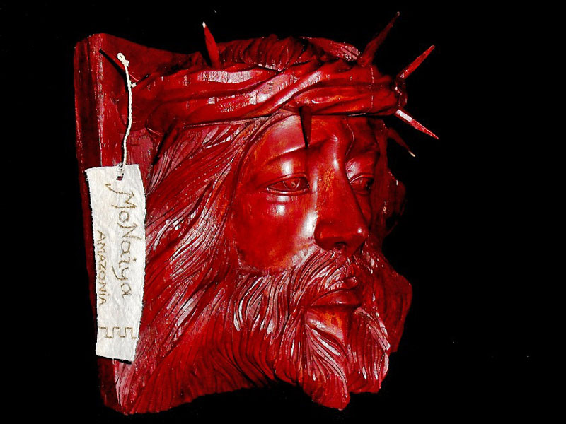 Rostro de Jesucristo tallado en palosangre