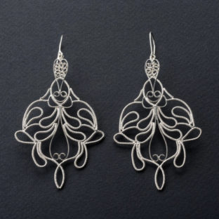 ARETES GOTA EN MOVIMIENTO