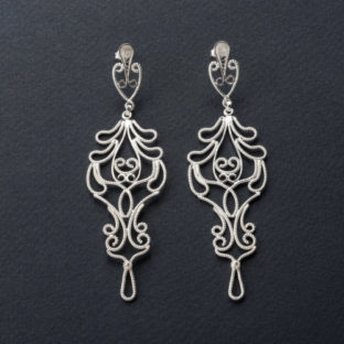 ARETES LARGOS LAGRIMA