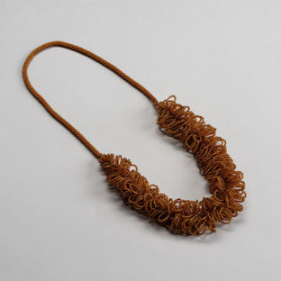 COLLAR TEJIDO CHONTADURO