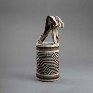 MOCHILA PENSAMIENTO DE HOMBRE CRUDO CAFE